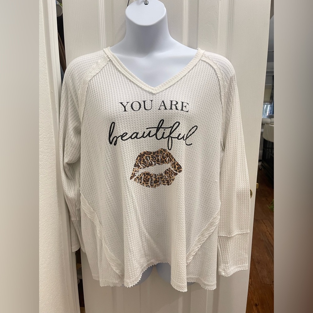 Cato Fashion White Long Sleeve Top with Leopard Print Lips